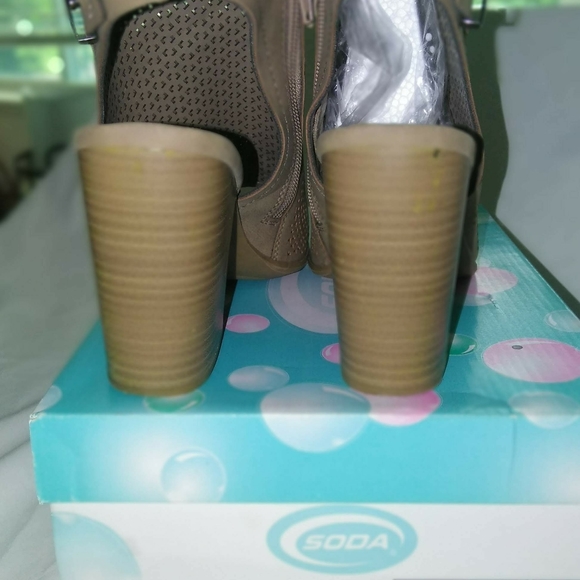 🔥Suede laser cut booties🔥BUNDLE 3 for $25🔥 - Picture 4 of 4